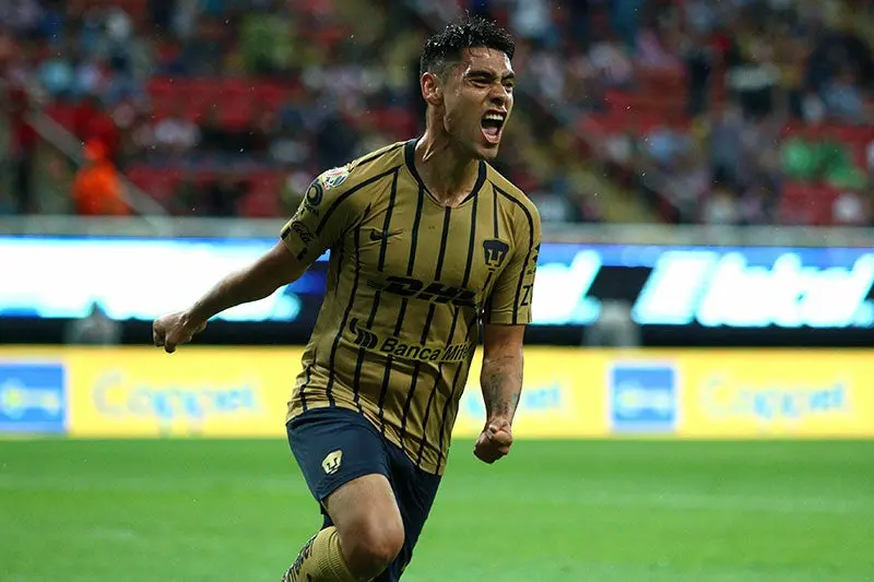 Felipe Mora festeja un gol en el Estadio Akron | MEXSPORT