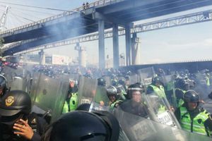 Elementos de la policía federal y capitalina se enfrentaron durante manifestación