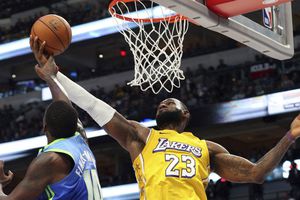 LeBron James comandó triunfo de Lakers sobre Mavericks