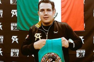 Eddy Reynoso: 'Qué pena leer a excampeones minimizar el éxito de Canelo'