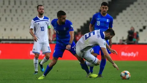 Árbitros y funcionarios de Bosnia fueron arrestados por amaños de partidos