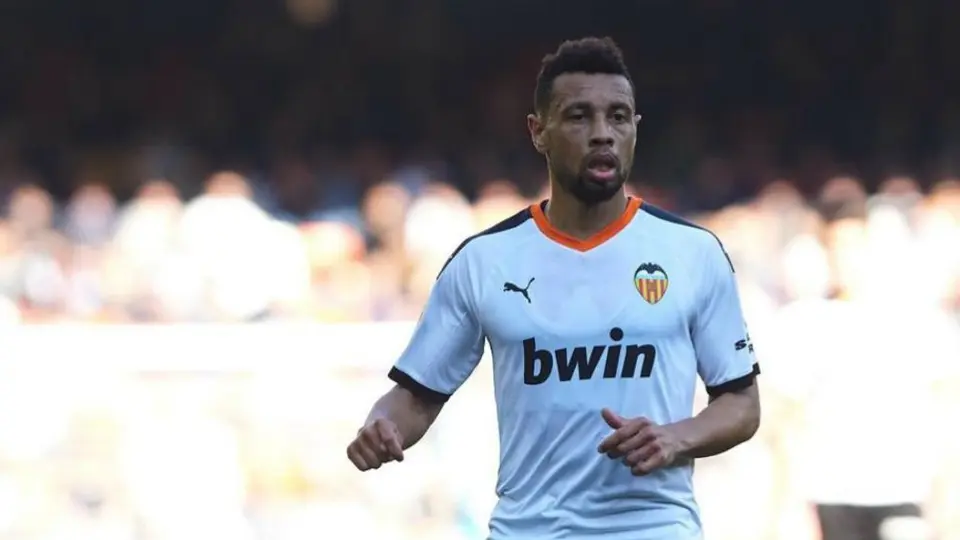 LaLiga: Coquelin tomó del cuello a un médico del Valencia por un mal diagnostico
