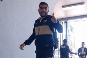 Vigón de Pumas y Souza de Pachuca entregaron despensas tras apostar