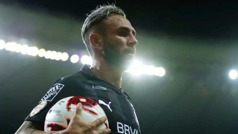 Miguel Layún marcó gol a Kun Agüero con su jugador virtual