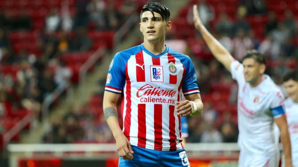 Carlos Santos arremetió contra Alan Pulido por su campeonato de goleo