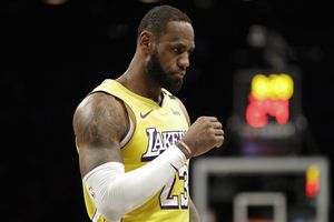 VIDEO: LeBron lloró en el aeropuerto tras enterarse de la muerte de Kobe