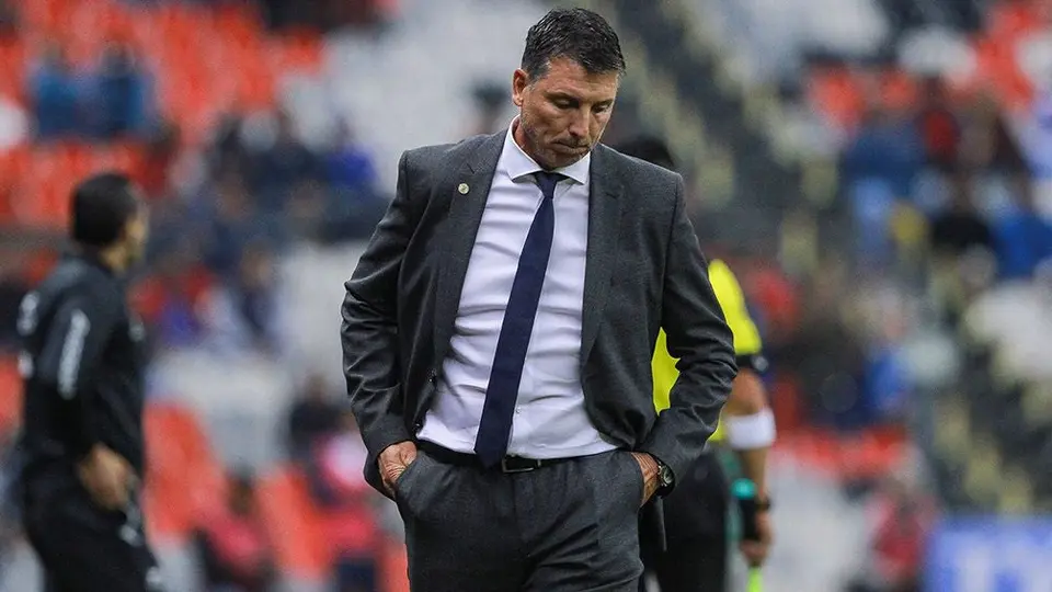 Directiva de Cruz Azul busca reemplazo con ´tintes europeos' para Siboldi