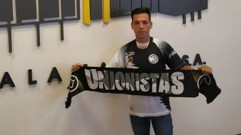 Conoce a Álvaro Romero, el periodista de baja estatura que le anotó gol al Real Madrid