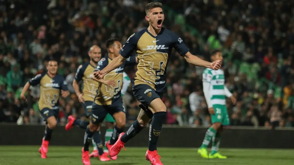 Johan Vásquez celebra anotación con Pumas | IMAGO7