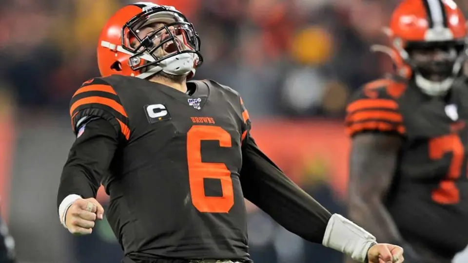 Browns sorprendió a Steelers en un duelo opacado por pelea