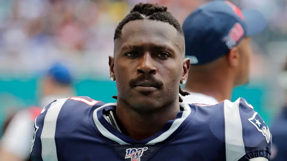 Antonio Brown anunció su retiro de la NFL