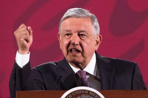 ¿Quién asumiría la presidencia si AMLO se va a cuarentena por COVID-19?