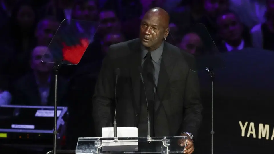 VIDEO: Michael Jordan rompió en llanto durante homenaje a Kobe Bryant