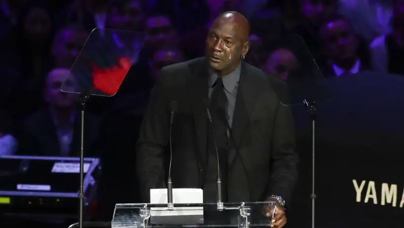 VIDEO: Michael Jordan rompió en llanto durante homenaje a Kobe Bryant
