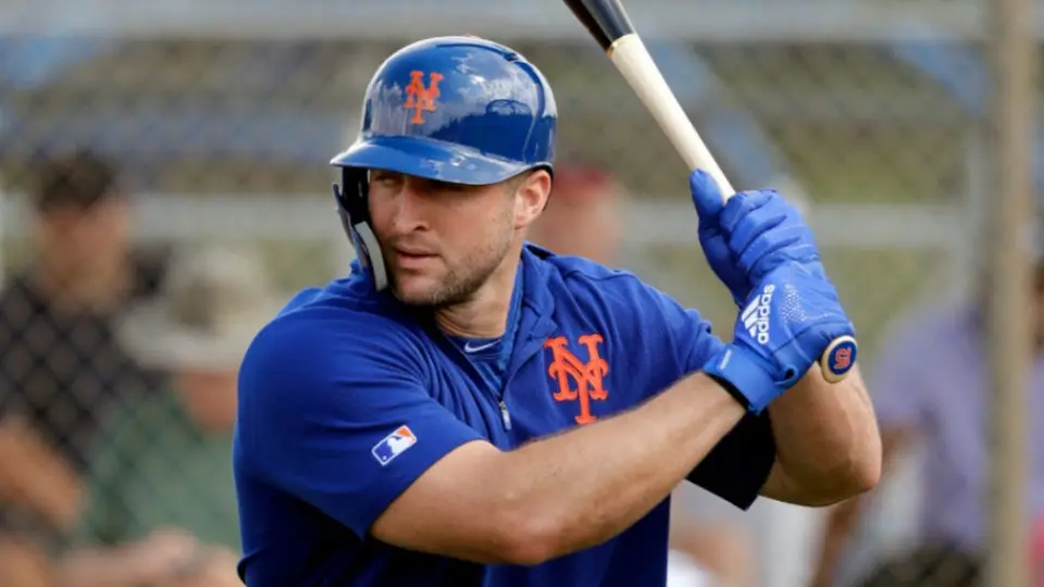 Tim Tebow exquarterback de la NFL jugará beisbol con Filipinas rumbo al Clásico Mundial