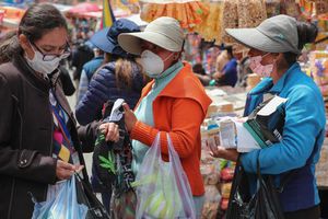 Automovilistas colombianos ayudaron a vendedores ambulantes ante el brote del COVID-19