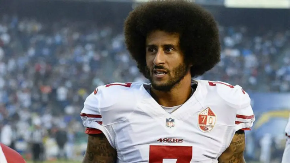 Colin Kaepernick, sin equipos de la NFL interesados en sus servicios