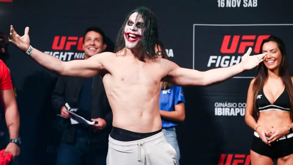 Peleador de la UFC se pintó como el Joker para encarar a su rival en Brasil