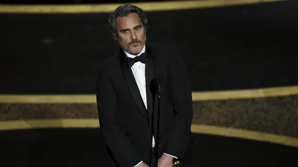 Joaquin Phoenix celebró el Oscar comiendo hamburgesas veganas