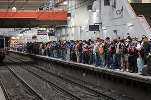 Metro Pantitlán lució lleno a pesar de la campaña de Sana Distancia