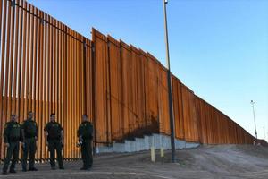 Trump quiere que el muro con México sea negro; costaría más de 500 mdd