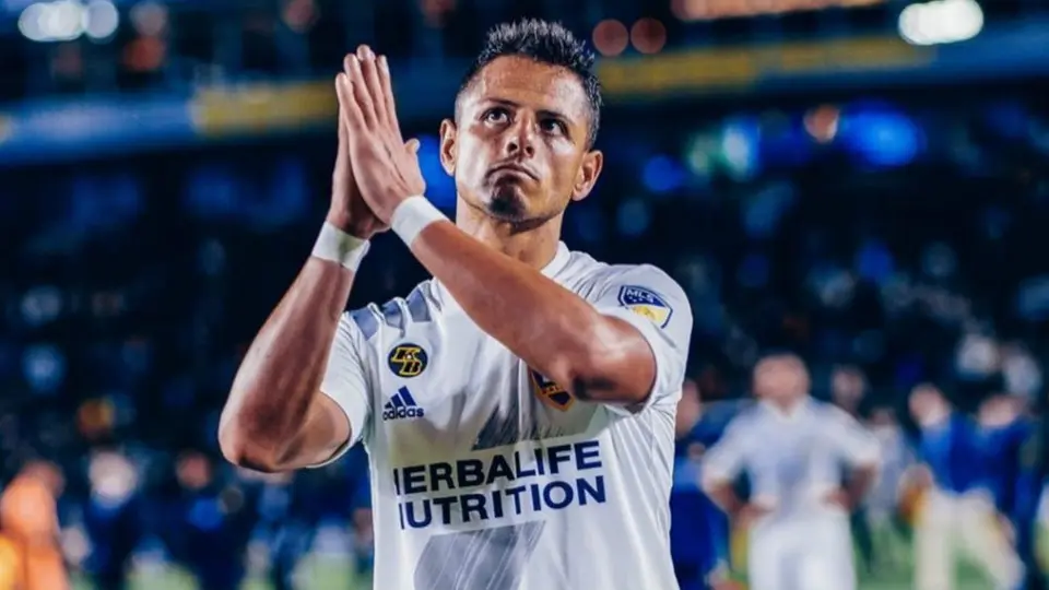 ¿AMLO mandó indirecta a Chicharito por criticar a su gobierno?
