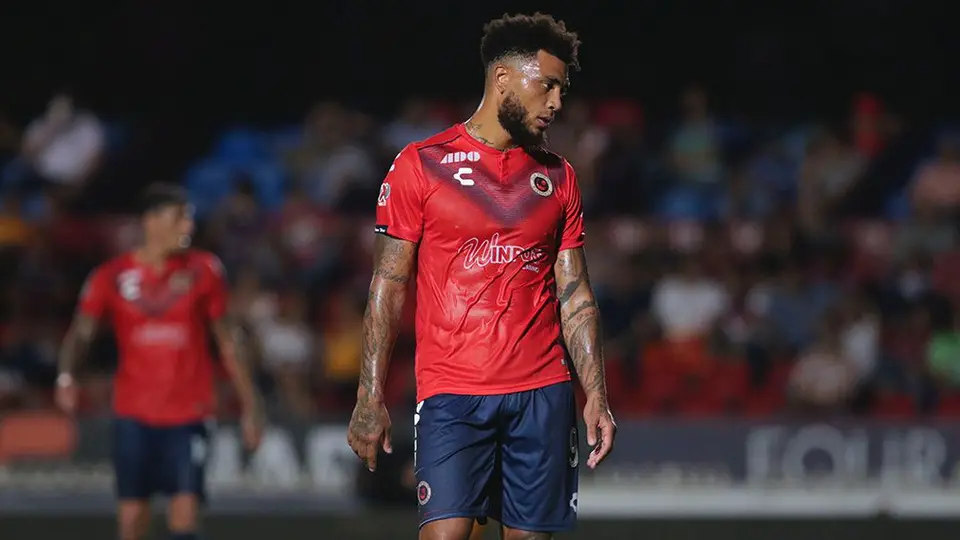 Kazim Richards contradijo a Kuri: 'Hay adeudos de siete meses'