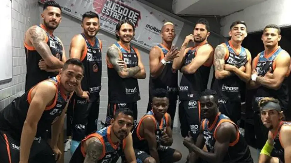 Gallos jugó reta de basquet contra Libertadores de Querétaro de la LNBP