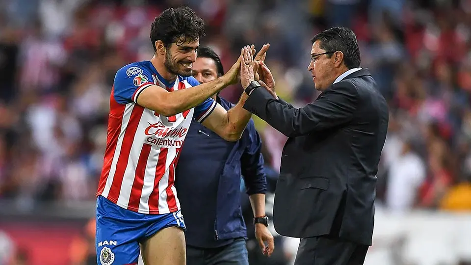 Chivas: Pollo Briseño es titular vs Rayados