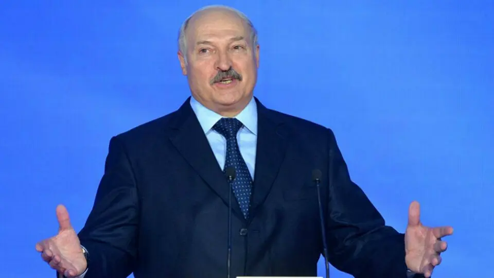 Presidente de Bielorrusia recomendó combatir coronavirus con vodka y deporte sobre hielo