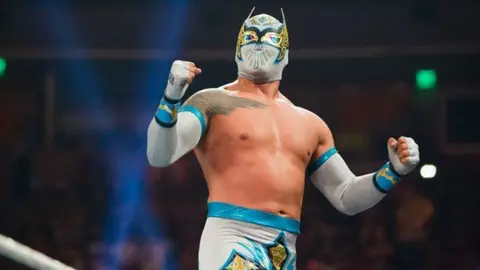 Sin Cara fue liberado de la WWE