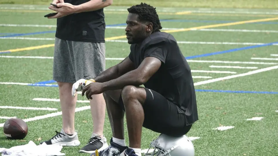 Antonio Brown, dejado en libertad condicional y condenado a servicio comunitario
