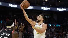 Stephen Curry volvió a la duela con Warriors en derrota ante Raptors