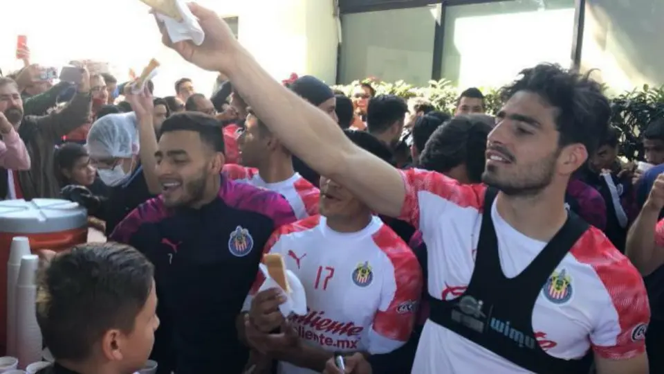 Chivas partió rosca de Reyes con su afición