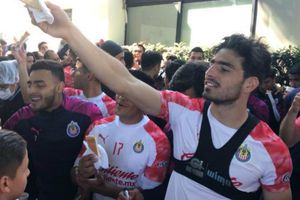 Chivas partió rosca de Reyes con su afición