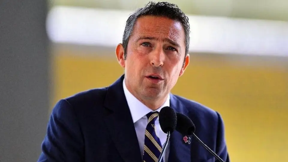 VIDEO: Presidente del Fenerbahce golpeó a aficionados que exigieron su renuncia