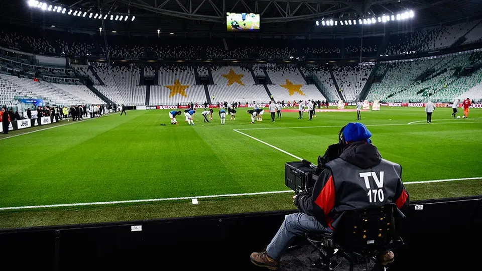 Virólogo: 'La UEFA comienza a ver que no es posible reanudar la temporada'