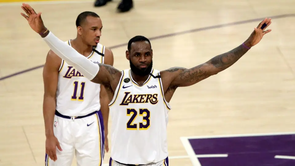 LeBron James a sus críticos: "Pueden besarme el cu... con una sonrisa"
