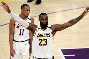 LeBron James a sus críticos: "Pueden besarme el cu... con una sonrisa"