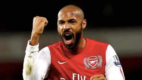 Thierry Henry subastará jersey con el que llegó a 100 goles en Arsenal