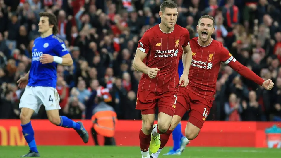 Liverpool mantuvo racha perfecta con agónico gol ante el Leicester