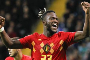 Goleador de Bélgica usó calzones de Bob Esponja frente a Kazajistán