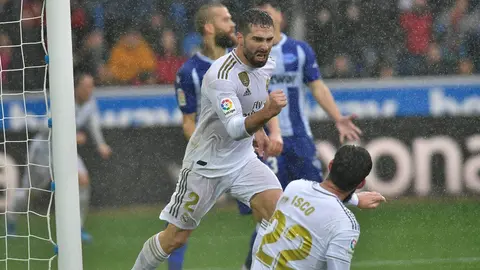 Real Madrid sufrió de más, pero derrotó al Alavés y tomó la cima de España