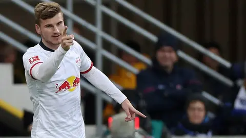 Leipzig derrotó al Padeborn y se coloca como líder en la Bundesliga