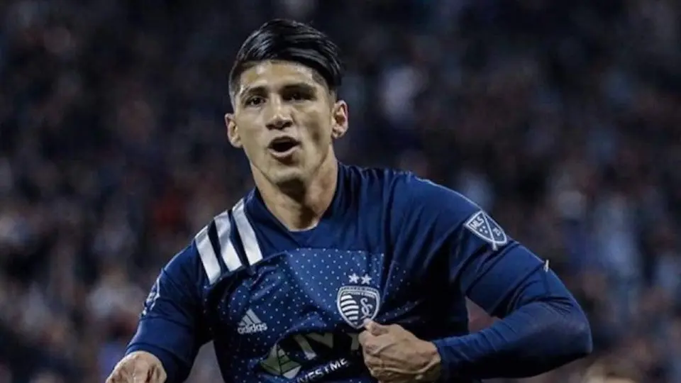 Alan Pulido respondió a críticas por su 'polémico' cubrebocas