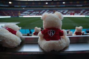 Clásico Tapatío tendrá lluvia de peluches a favor de la campaña #RelateXJalisco