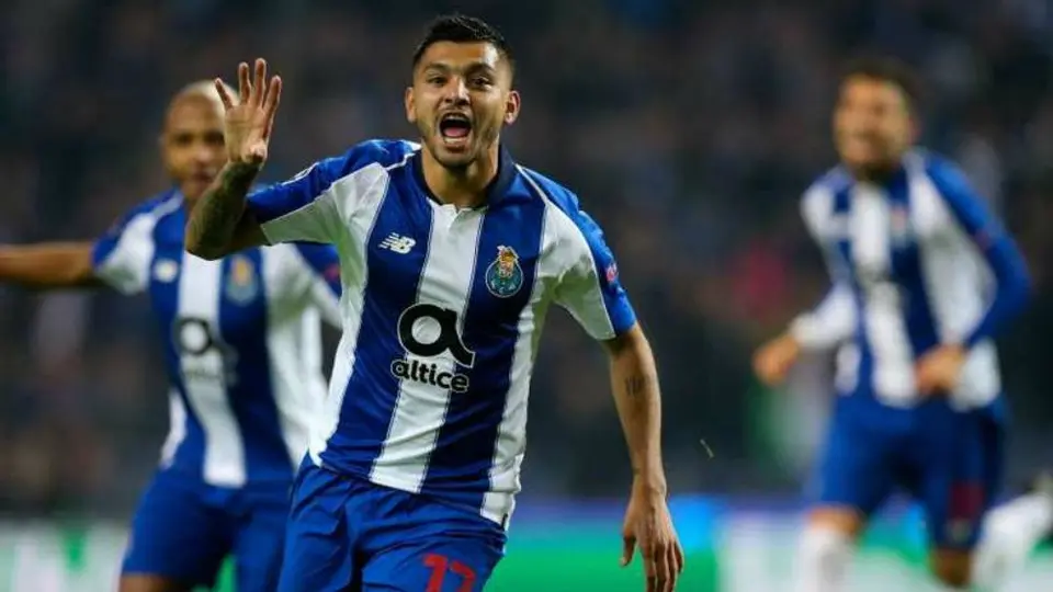Tecatito Corona anotó golazo con el Porto
