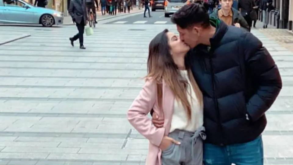 Así pasó Edson Álvarez su 14 de Febrero, lejos de Holanda pero en familia