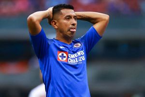 Elías Hernández se burló de aficionado por compararlo con Carlos Eduardo Rico