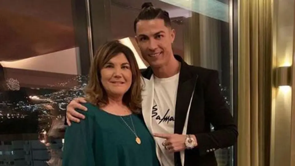 Madre de Cristiano Ronaldo, hospitalizada tras un derrame cerebral